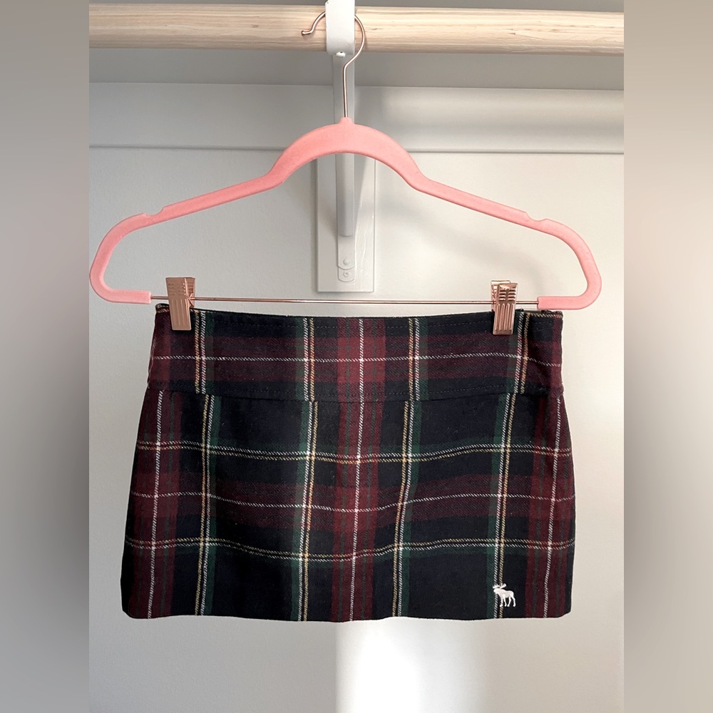 Women’s Abercrombie & Fitch mini skirt, size 00, NWT
